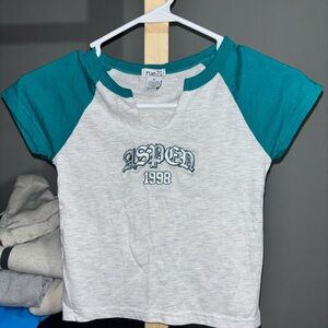 Rue21 Juniors Teal and White Graphic Crop Top Tee